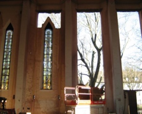 Umbauarbeiten einer Pfarrkirche in Essen zu einer Schule